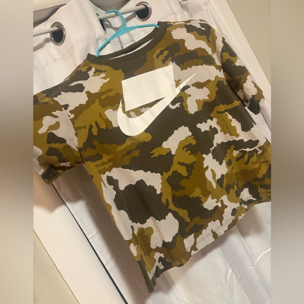 Nike NSW GREEN CAMO BLANK LOGO - Size M